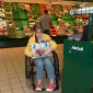 Einkaufen im Rollstuhl Waage